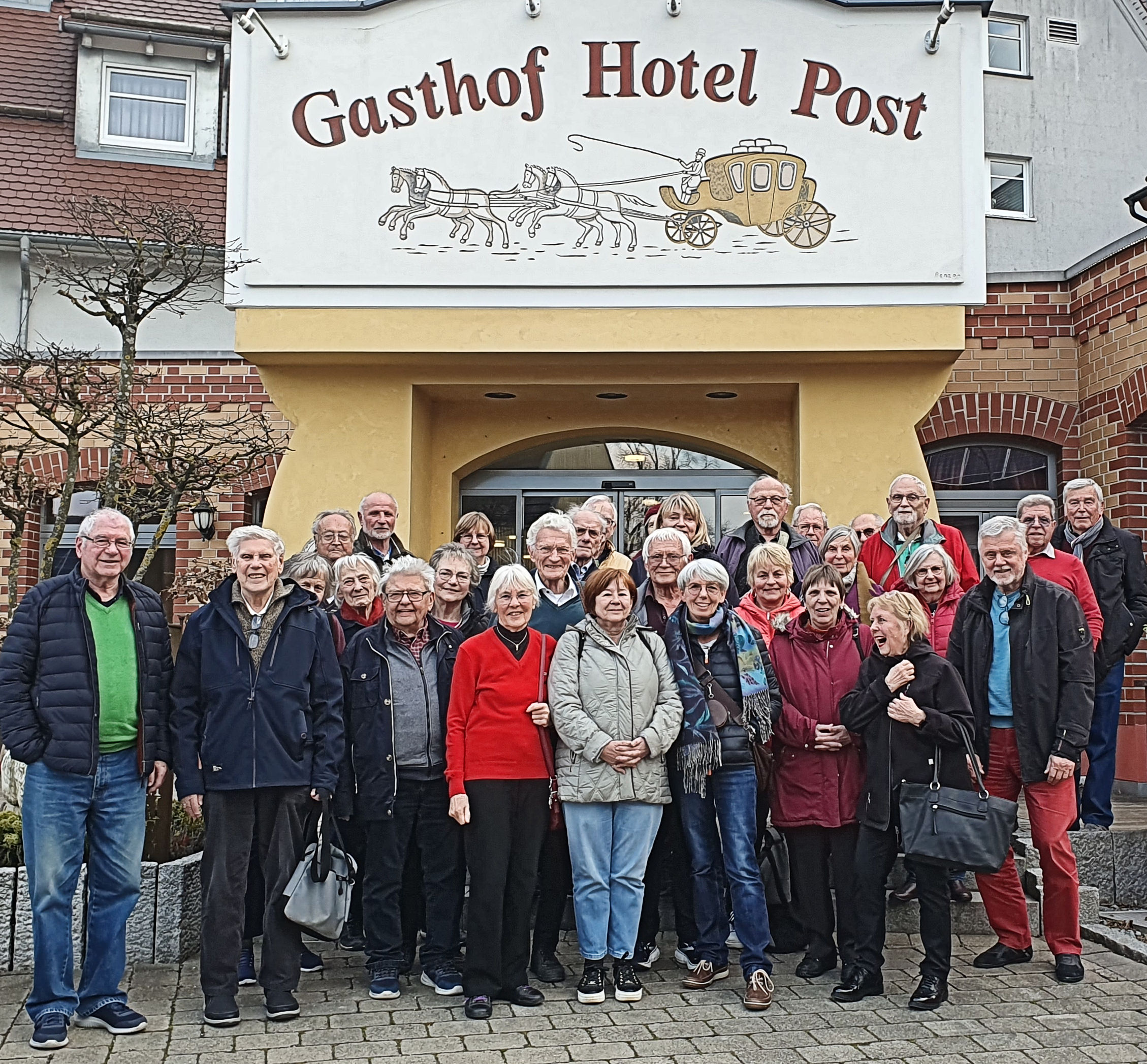 Die Gruppe des Seniorenverbands Reutlingen nach dem Abendessen in Laichingen.