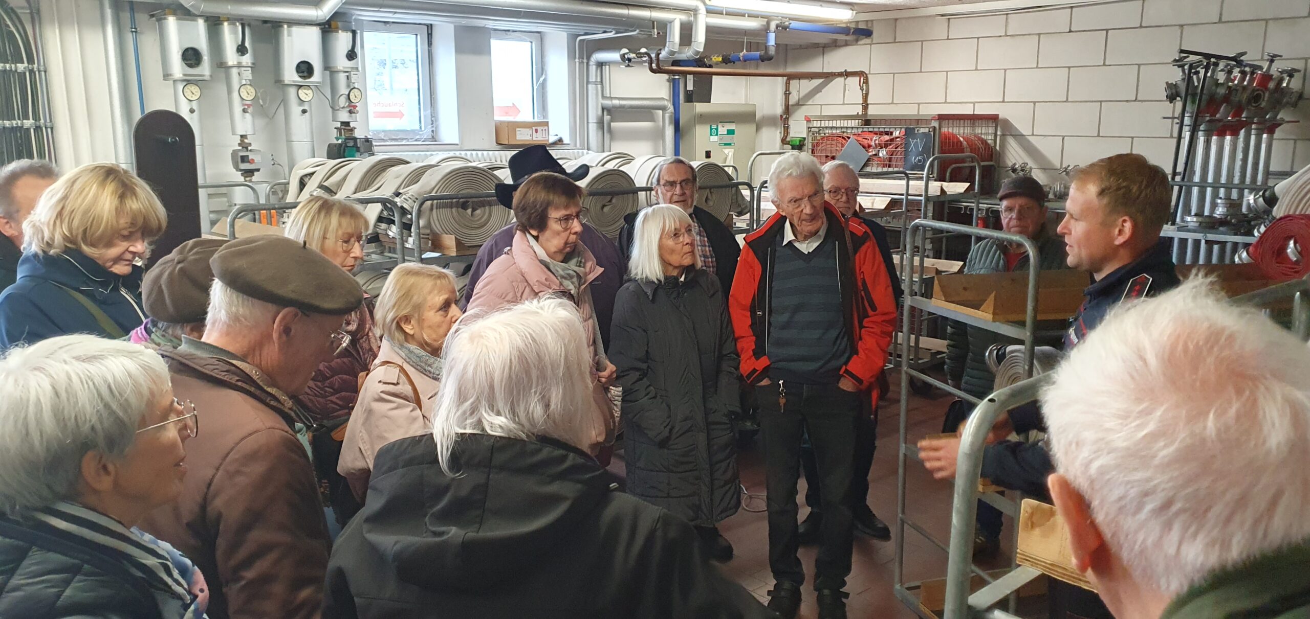 Der Seniorenverband in der Schlauchwaschanlage