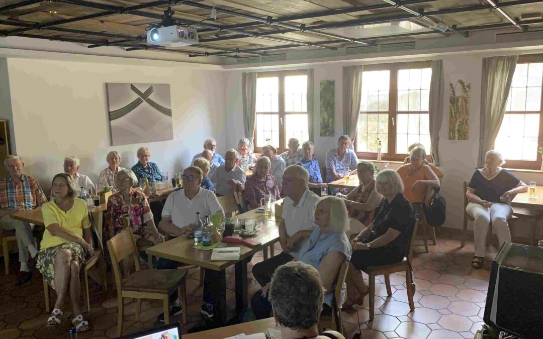 Gisela Schwarzenbach beim Seniorenverband – Die Macht der Farben